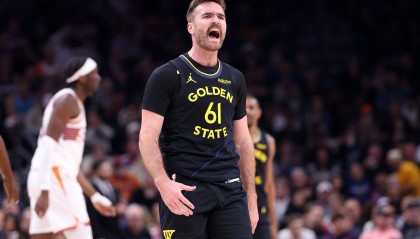 彩票走势图-斯宾塞20+6狄龙24+6 勇士客场险胜太阳