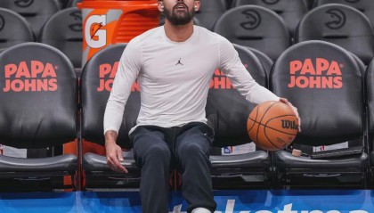 彩票开奖直播-湖人获历史第二准射手，勇士得冠军中锋！截止日谁是最大赢家？